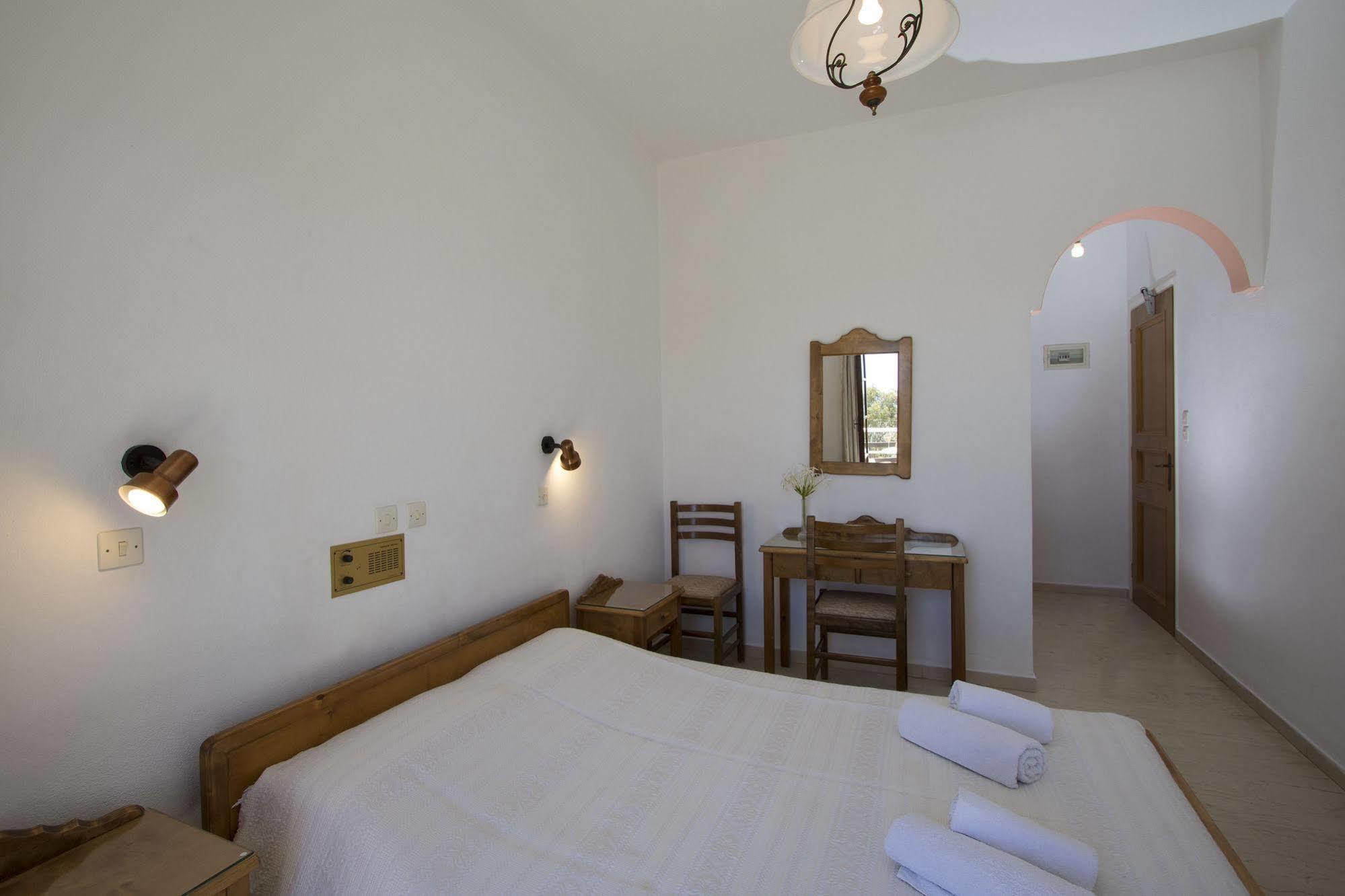 Hotel Adonis (Adults Only) Камари Экстерьер фото